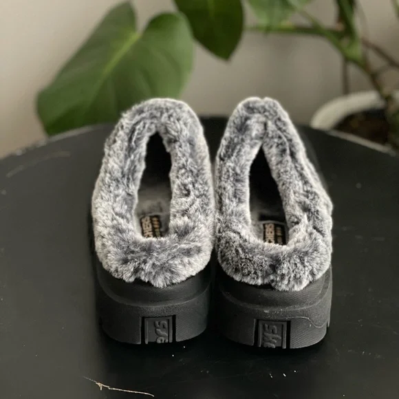 Skechers Women's Fortress Clog Slipper - Picture 9 of 11